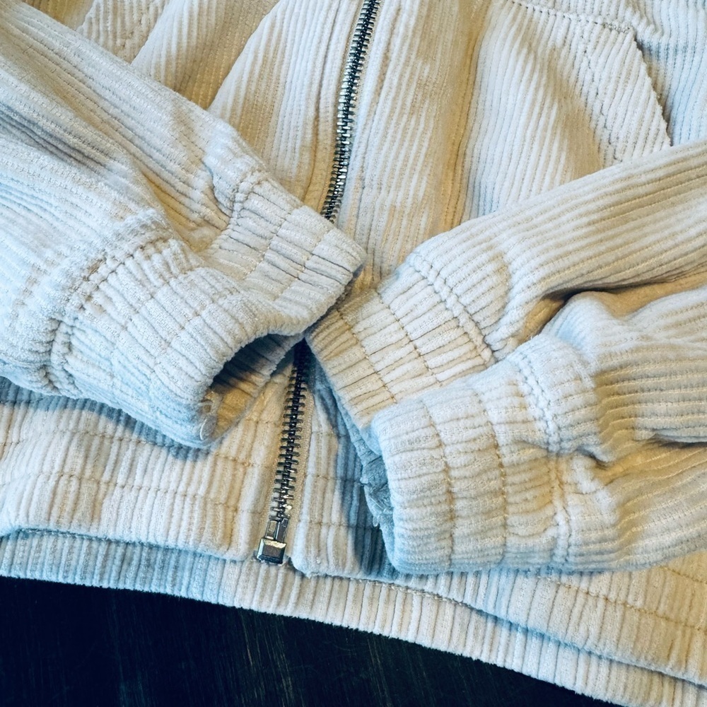 Hollister Cropped Jacket Hooded Corduroy Full Zip Womens Large Ivory - Picture 9 of 9